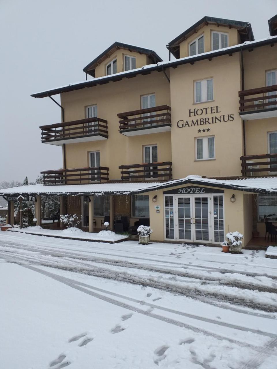 אבדיאה סאן סלבטורה Hotel Gambrinus מראה חיצוני תמונה